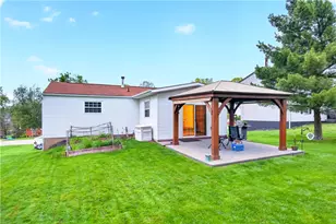 445 Lexington Dr, Hempfield Township, PA 15601 - Photo 3