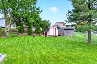 445 Lexington Dr, Hempfield Township, PA 15601 - Photo 9