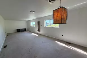 1902 Loretta Dr, Pittsburgh, PA 15235 - Photo 11