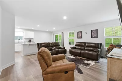 134 Olivia Dr, Center Township, PA 15061 - Photo 7