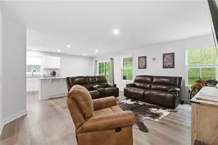 134 Olivia Dr, Center Township, PA 15061 - Photo 7