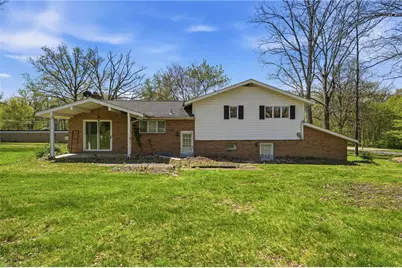 1908 Memorial Dr, Farrell, PA 16121 - Photo 3