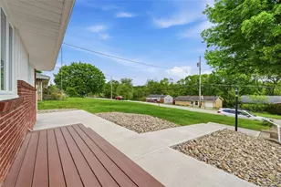 6 Greenview Dr, Robinson Twp, PA 15136 - Photo 7