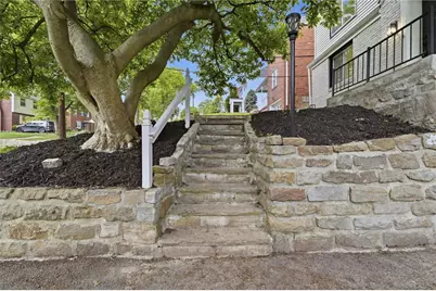 814 Fruithurst Dr, Pittsburgh, PA 15228 - Photo 3