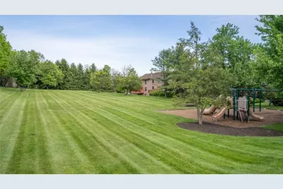 647 Sunset Circle, Cranberry Township, PA 16066 - Photo 15