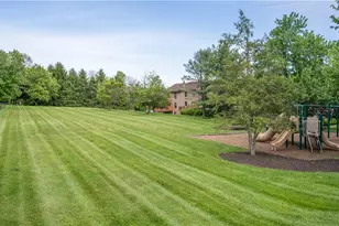 647 Sunset Cir, Cranberry Township, PA 16066 - Photo 15