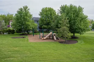 647 Sunset Cir, Cranberry Township, PA 16066 - Photo 15