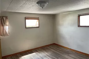 332 Quay St, Vandergrift, PA 15629 - Photo 7