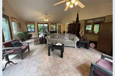405 Peters Dr, Pittsburgh, PA 15116 - Photo 15