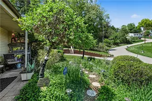 405 Peters Dr, Pittsburgh, PA 15116 - Photo 3