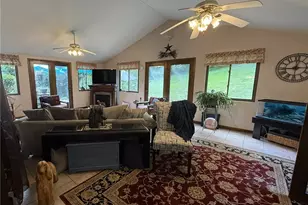 405 Peters Dr, Pittsburgh, PA 15116 - Photo 13
