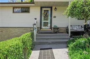 405 Peters Dr, Pittsburgh, PA 15116 - Photo 3