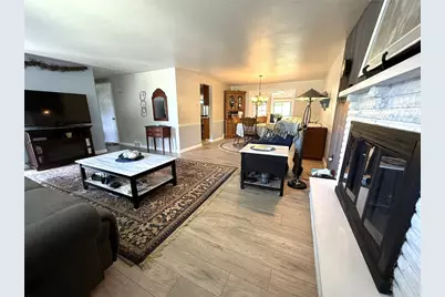 405 Peters Dr, Pittsburgh, PA 15116 - Photo 5