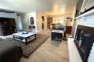 405 Peters Dr, Pittsburgh, PA 15116 - Photo 5