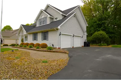 2018 Lori Lane, Hermitage, PA 16148 - Photo 3