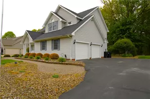 2018 Lori Ln, Hermitage, PA 16148 - Photo 3
