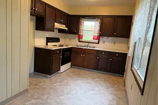 1051 E Lake Rd, Delaware Township, PA 16154 - Photo 5