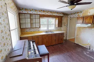 140 Evergreen Dr, Center Township, PA 15001 - Photo 9