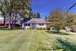 140 Evergreen Dr, Center Township, PA 15001 - Photo 3