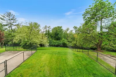 43 Woodridge Dr, Carnegie, PA 15106 - Photo 15