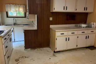 482 Hull St, Sharon, PA 16146 - Photo 9