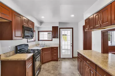 2355 E Beckert Ave, Pittsburgh, PA 15212 - Photo 11
