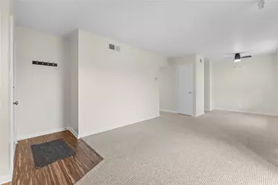 692 Robinwood Dr #C, Scott Township, PA 15216 - Photo 3