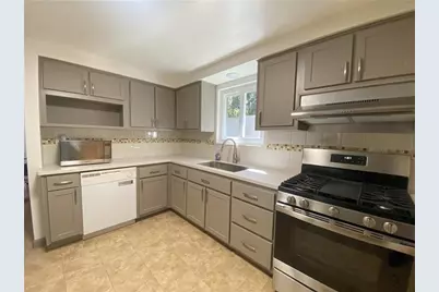 439 Crestview Dr, Pittsburgh, PA 15239 - Photo 9