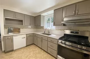 439 Crestview Dr, Pittsburgh, PA 15239 - Photo 9