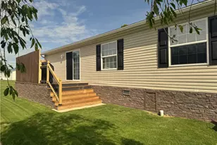 131 Brent Ln, Somerset Township, PA 15501 - Photo 3