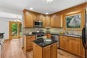 2621 Hunters Point Dr, Pittsburgh, PA 15090 - Photo 11