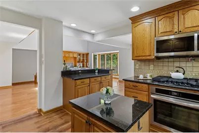 2621 Hunters Point Dr, Pittsburgh, PA 15090 - Photo 13