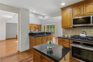 2621 Hunters Point Dr, Pittsburgh, PA 15090 - Photo 13