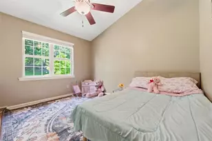 250 The Pines Dr, Scott Township, PA 15243 - Photo 19