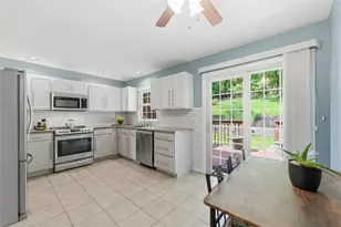 250 The Pines Dr, Scott Township, PA 15243 - Photo 9