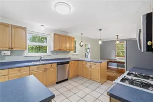 332 Old Farm Rd, Pittsburgh, PA 15228 - Photo 15