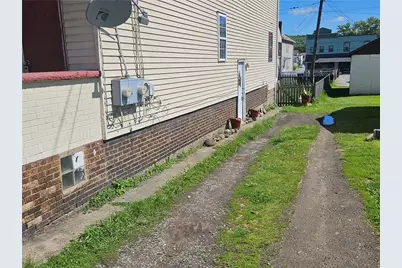 1327 Pacific Ave, Monaca, PA 15061 - Photo 9