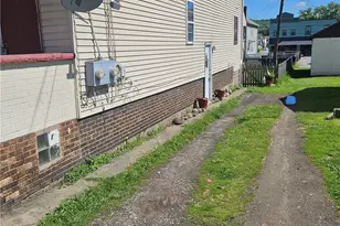 1327 Pacific Ave, Monaca, PA 15061 - Photo 9