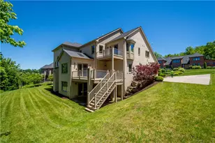 1820 Winchester Dr, Pittsburgh, PA 15241 - Photo 3
