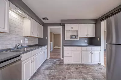 1805 Horizon Dr, White Oak, PA 15131 - Photo 7