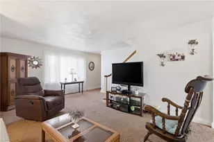 303 Cort St, Jeannette, PA 15644 - Photo 5
