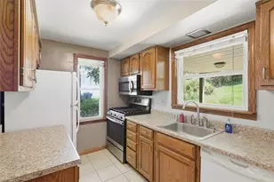 295 Constitution Dr, Pittsburgh, PA 15236 - Photo 9