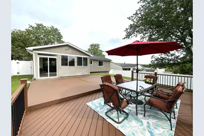 592 Surfside Dr, Pittsburgh, PA 15239 - Photo 11