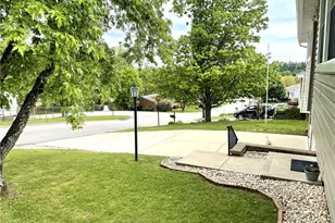 592 Surfside Dr, Pittsburgh, PA 15239 - Photo 5