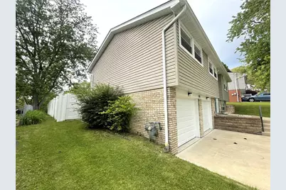 592 Surfside Dr, Pittsburgh, PA 15239 - Photo 3