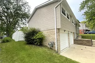 592 Surfside Dr, Pittsburgh, PA 15239 - Photo 3