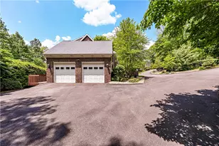 264 Cobblestone Dr, Hempfield Township, PA 15601 - Photo 5