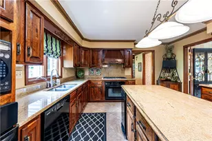 264 Cobblestone Dr, Hempfield Township, PA 15601 - Photo 7