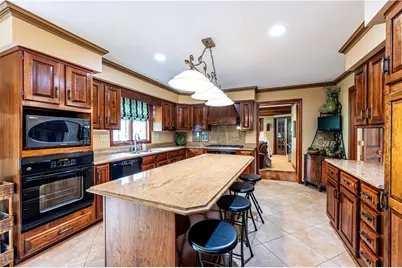 264 Cobblestone Dr, Hempfield Township, PA 15601 - Photo 9