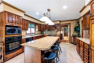 264 Cobblestone Dr, Hempfield Township, PA 15601 - Photo 9